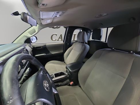 Used 2016 Toyota Tacoma SR5 RWD image 10
