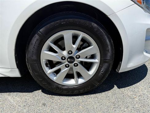 Used 2017 Kia Optima LX FWD image 11