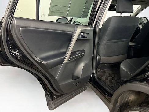 Used 2018 Toyota RAV4 XLE image 33