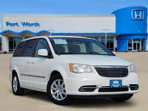 Used 2011 Chrysler Town & Country Touring-L image 1