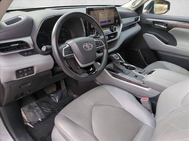 Used 2023 Toyota Highlander Platinum FWD image 10