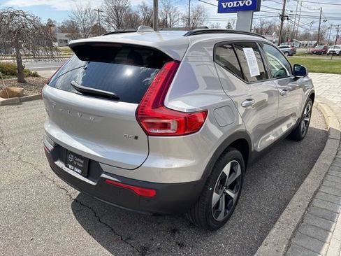 Used 2025 Volvo XC40 B5 Plus image 5