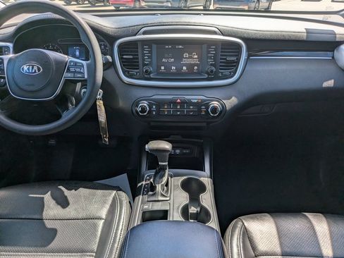 Used 2019 Kia Sorento FWD image 16