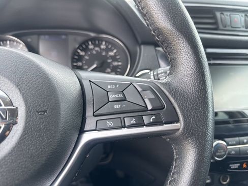 Used 2020 Nissan Rogue SV image 30