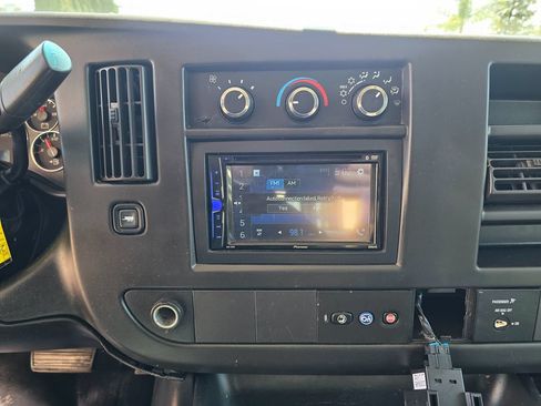 Used 2014 Chevrolet Express 2500 Extended RWD image 22