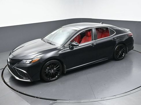 Used 2022 Toyota Camry XSE FWD image 5