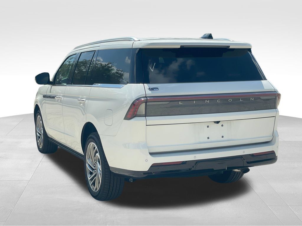 New 2027 Lincoln Navigator Reserve AWD/4WD image 3