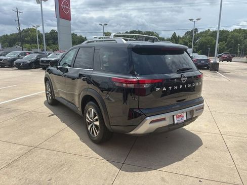 Used 2025 Nissan Pathfinder SL FWD image 5