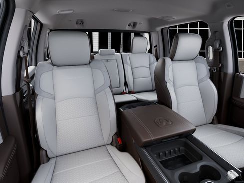 New 2026 RAM 2500 Laramie AWD/4WD image 16