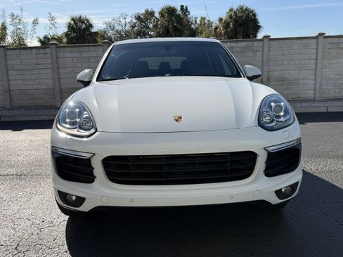 Certified 2018 Porsche Cayenne Platinum Edition image 10
