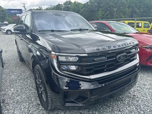 Used 2025 Ford Expedition Max Platinum w/ Stealth Performance Package AWD/4WD image 2