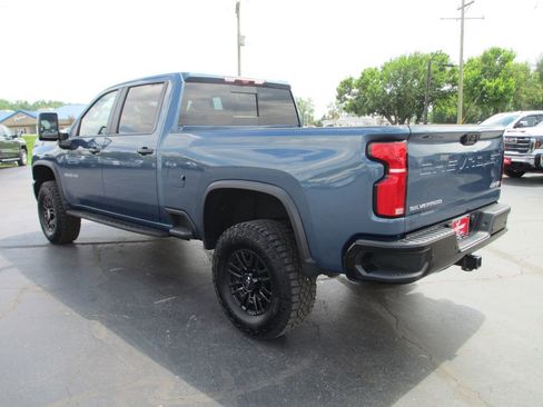 Used 2024 Chevrolet Silverado 2500 ZR2 w/ Technology Package AWD/4WD image 10