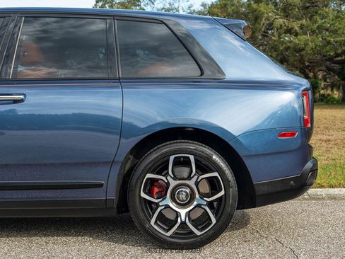 Used 2023 Rolls-Royce Cullinan Black Badge w/ Leather Finishing Pack image 5