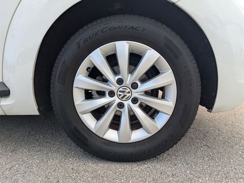 Used 2017 Volkswagen Beetle 1.8T S image 15