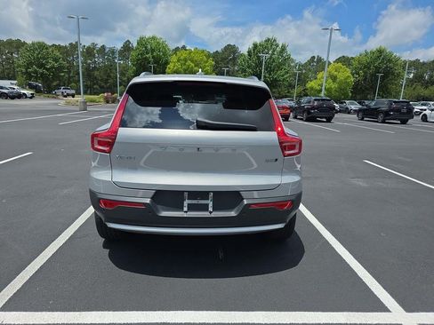 Used 2023 Volvo XC40 B5 Plus w/ Driver Assist Package AWD/4WD image 6