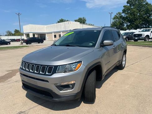 Used 2019 Jeep Compass Latitude AWD/4WD image 1