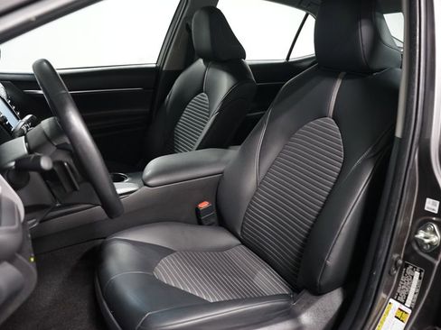 Used 2018 Toyota Camry SE w/ Convenience Package FWD image 26