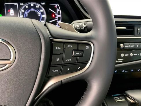 Used 2025 Lexus ES 300h F Sport w/ Technology Package FWD image 14
