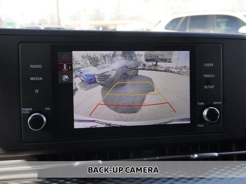 Used 2023 Kia Carnival LX FWD image 6