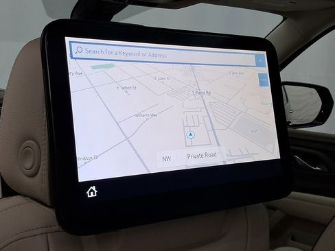 Used 2021 GMC Yukon Denali w/ Denali Premium Package image 3