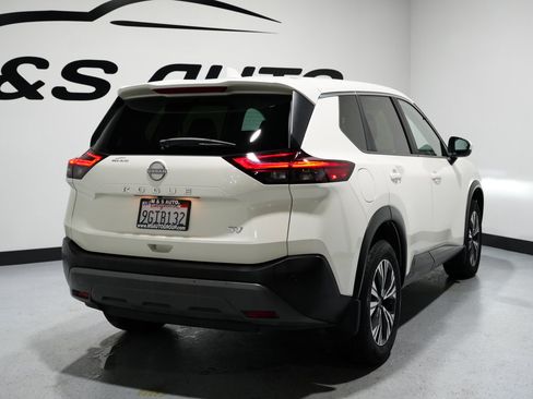 Used 2023 Nissan Rogue SV image 8