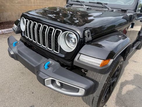 Used 2024 Jeep Wrangler Unlimited Sahara AWD/4WD image 5