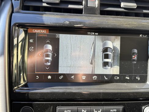 Used 2017 Land Rover Discovery First Edition image 24