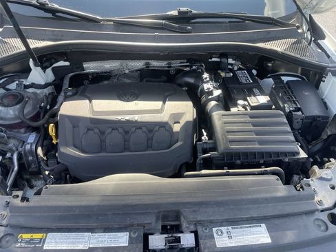Used 2018 Volkswagen Tiguan SEL AWD/4WD image 16