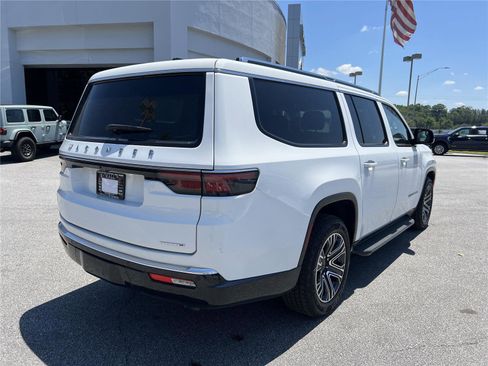 Used 2024 Jeep Wagoneer L Series II RWD image 18