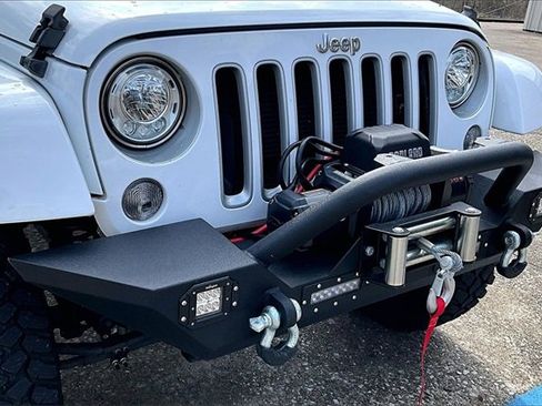 Used 2018 Jeep Wrangler Unlimited Sahara w/ Connectivity Group image 27
