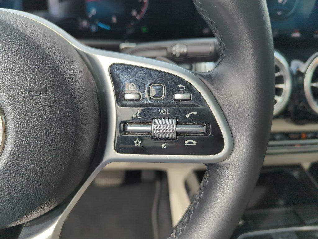 Used 2021 Mercedes-Benz GLB 250 image 23