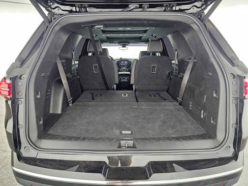 Used 2023 Chevrolet Traverse Premier image 16