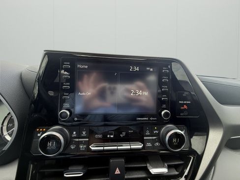 Used 2022 Toyota Highlander XLE image 20