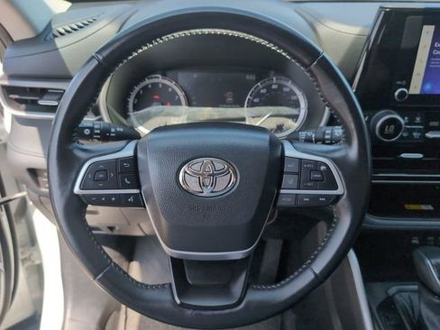 Used 2023 Toyota Highlander XLE image 11