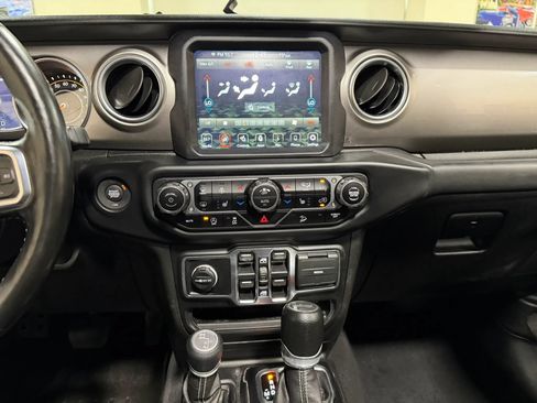 Used 2020 Jeep Wrangler Unlimited Sahara w/ Uconnect 4C Nav & Sound Group AWD/4WD image 53