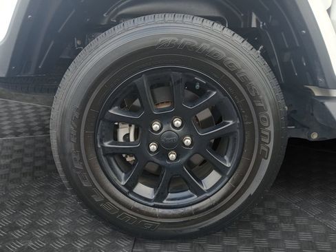 Used 2023 Jeep Gladiator Overland AWD/4WD image 23