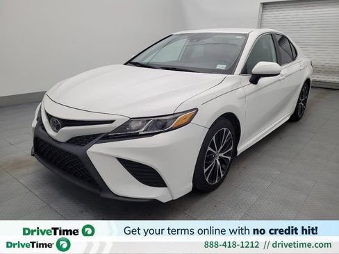 Used 2020 Toyota Camry SE FWD image 1