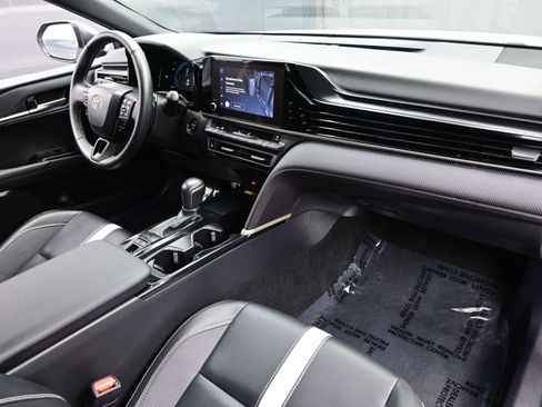 Used 2025 Toyota Camry SE image 15