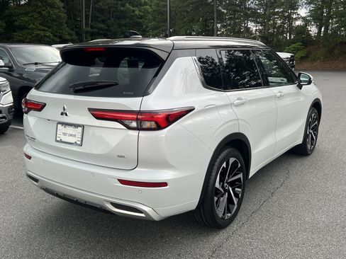 Used 2023 Mitsubishi Outlander AWD image 8