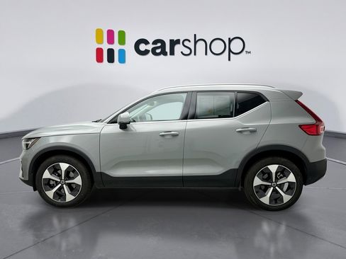 Used 2025 Volvo XC40 B5 Plus AWD/4WD image 2
