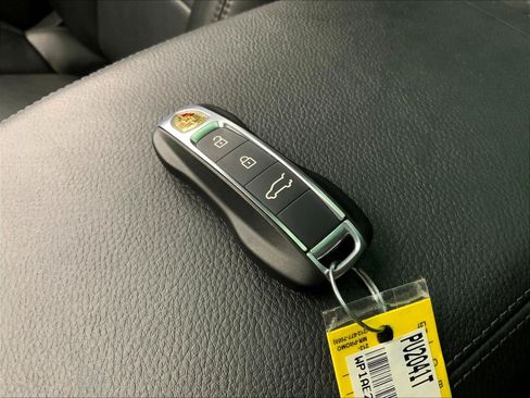 Certified 2023 Porsche Cayenne Platinum Edition AWD/4WD image 21