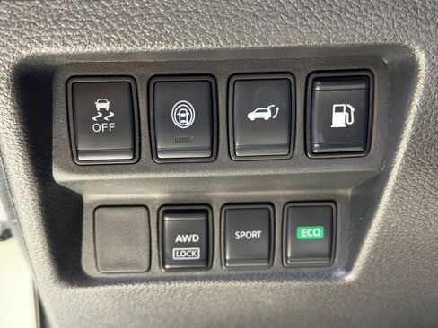 Used 2020 Nissan Rogue SV AWD/4WD image 12