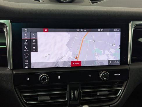 Used 2025 Porsche Macan image 30