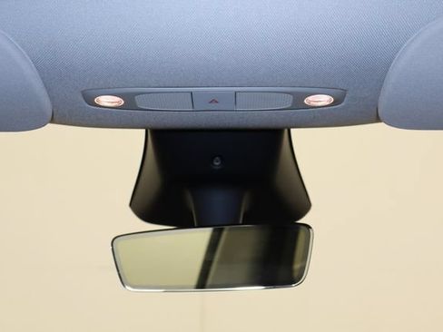 Used 2023 Tesla Model Y 2WD image 22