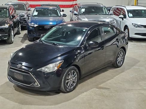 Used 2019 Toyota Yaris LE FWD image 35