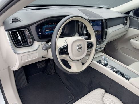 Used 2023 Volvo XC60 B5 Ultimate image 4