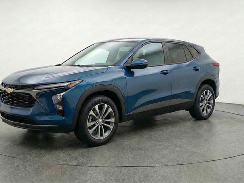 Used 2025 Chevrolet Equinox LT FWD image 3