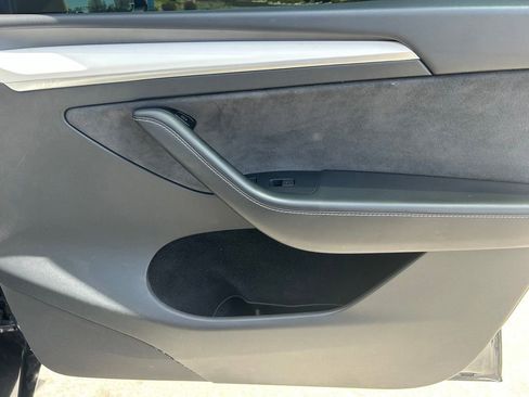 Used 2024 Tesla Model Y Long Range AWD/4WD image 27