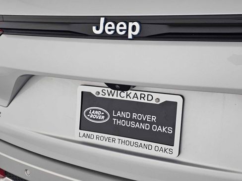 Used 2023 Jeep Grand Cherokee Overland AWD/4WD image 13