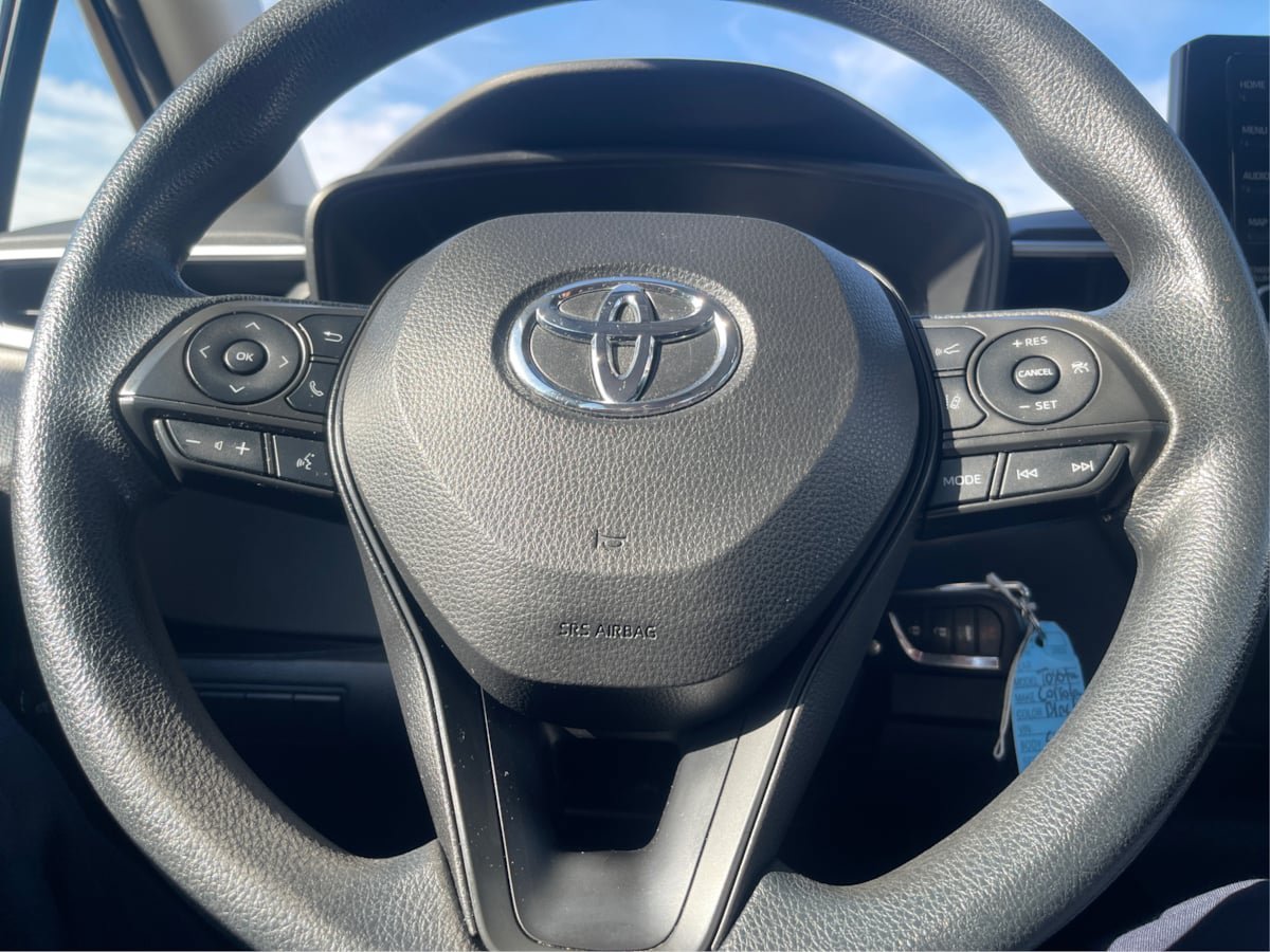 Used 2022 Toyota Corolla LE FWD image 16